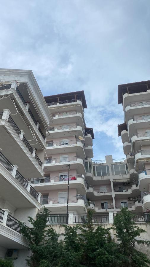 Blue Breeze Attic Apartments Sarande Bagian luar foto