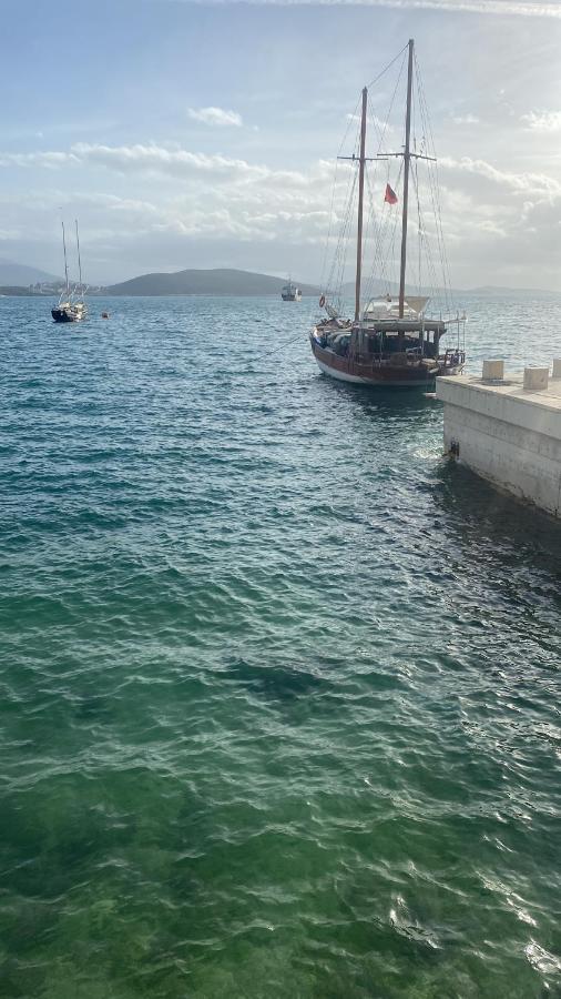 Blue Breeze Attic Apartments Sarande Bagian luar foto