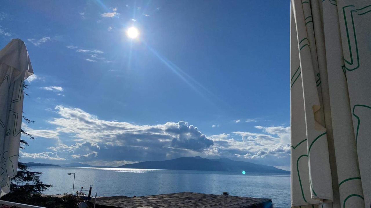 Blue Breeze Attic Apartments Sarande Bagian luar foto