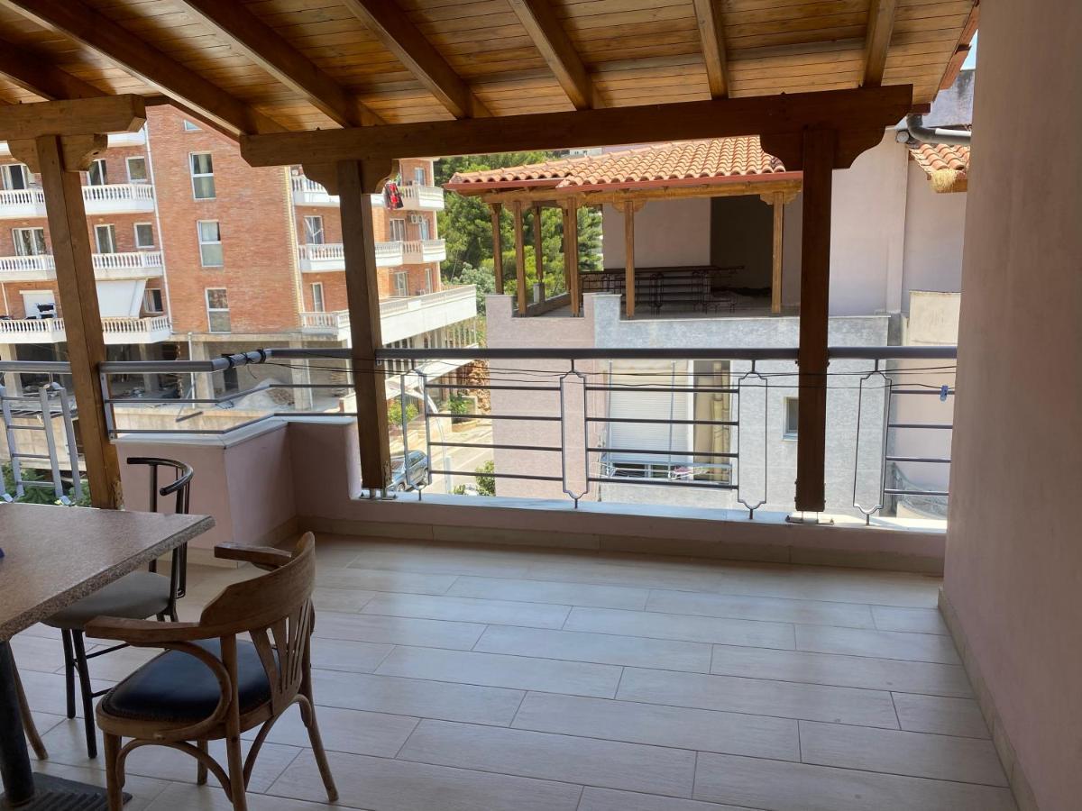 Blue Breeze Attic Apartments Sarande Bagian luar foto