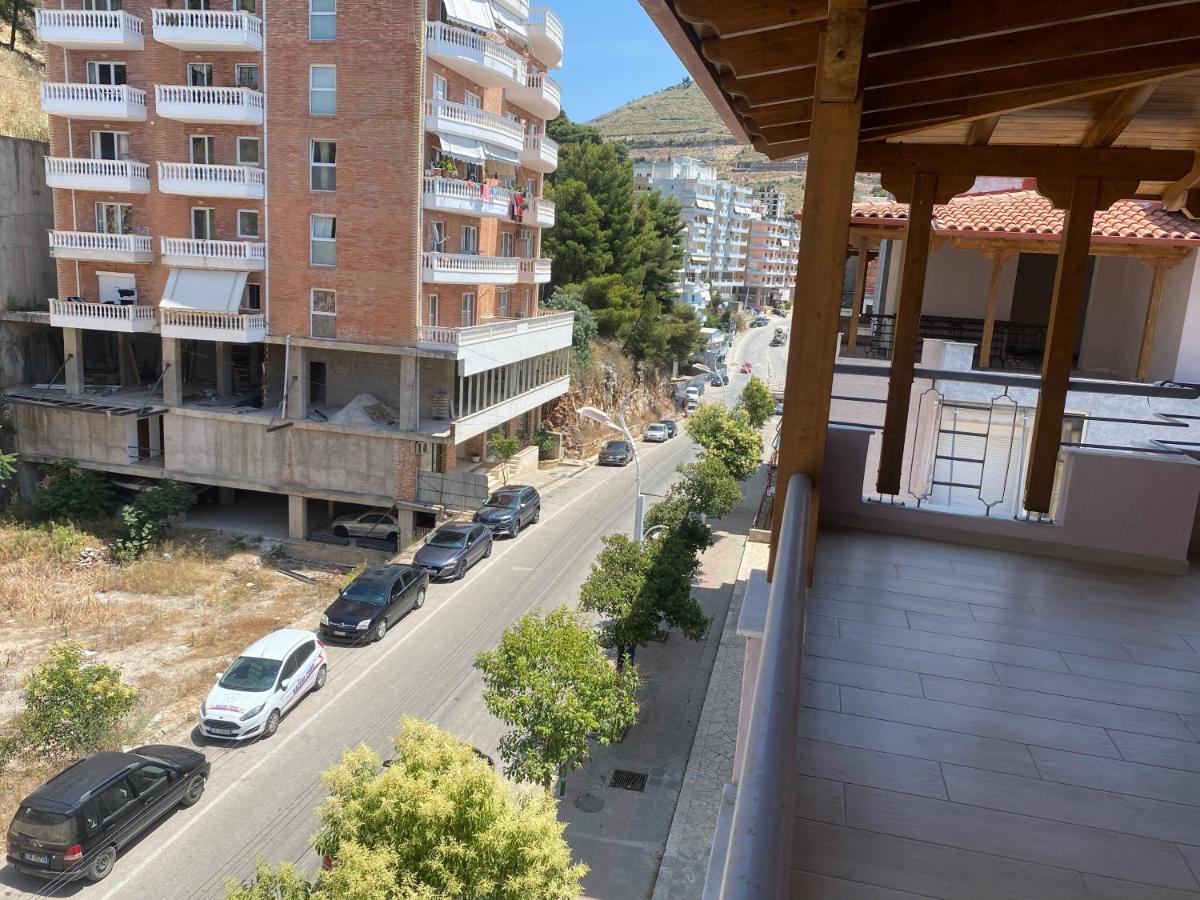 Blue Breeze Attic Apartments Sarande Bagian luar foto
