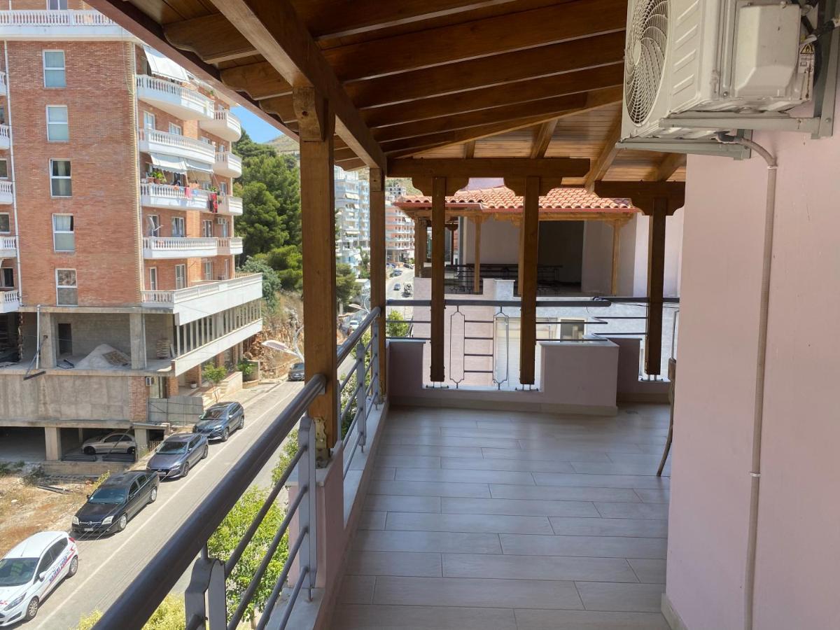 Blue Breeze Attic Apartments Sarande Bagian luar foto