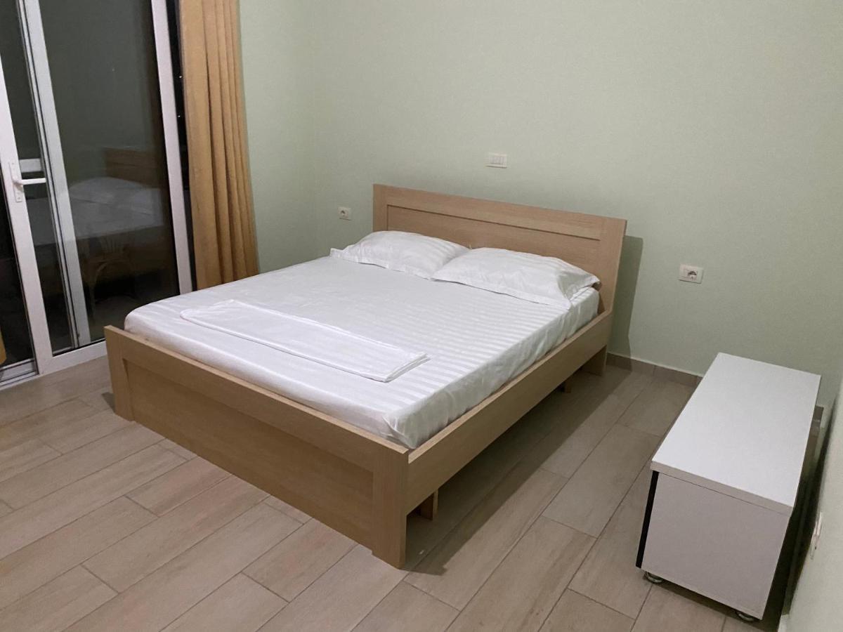 Blue Breeze Attic Apartments Sarande Bagian luar foto