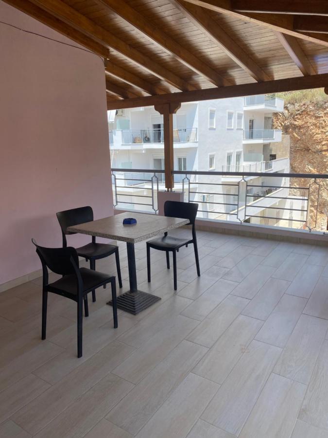 Blue Breeze Attic Apartments Sarande Bagian luar foto