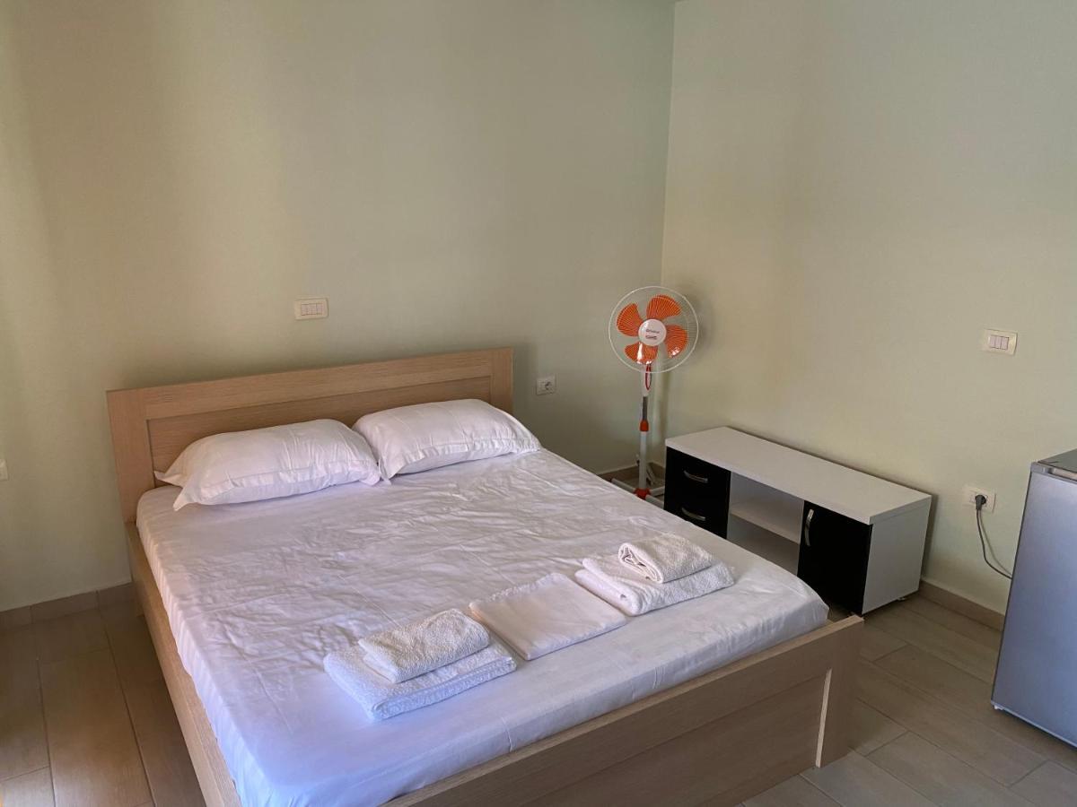 Blue Breeze Attic Apartments Sarande Bagian luar foto
