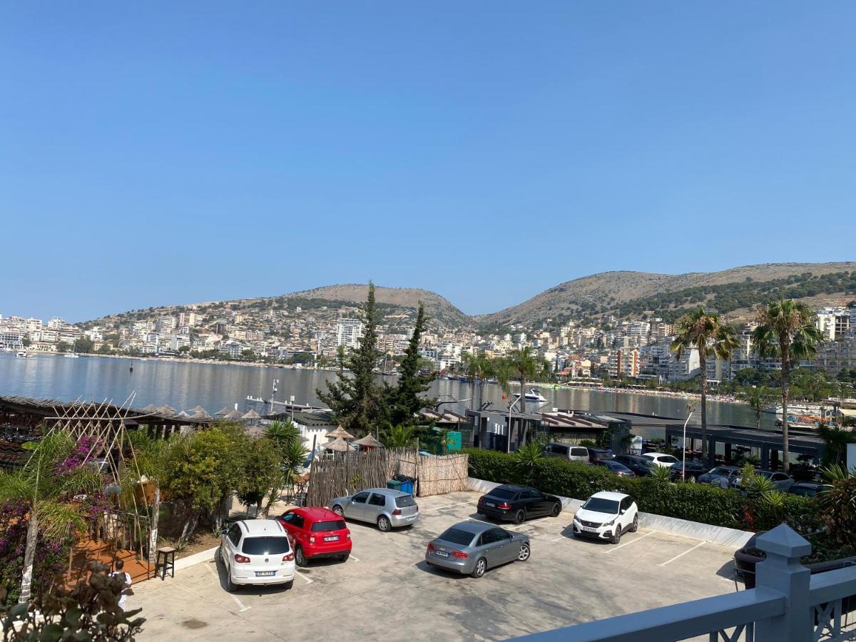 Blue Breeze Attic Apartments Sarande Bagian luar foto
