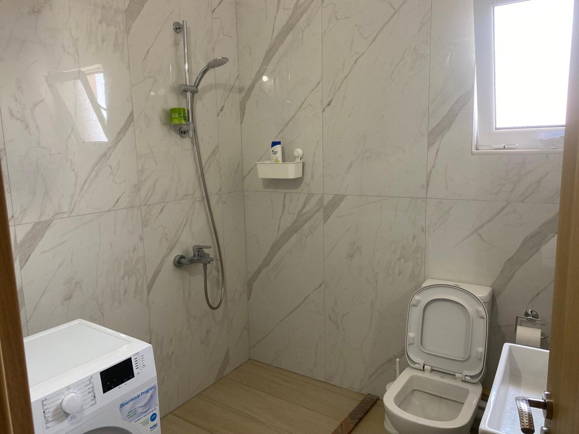 Blue Breeze Attic Apartments Sarande Bagian luar foto