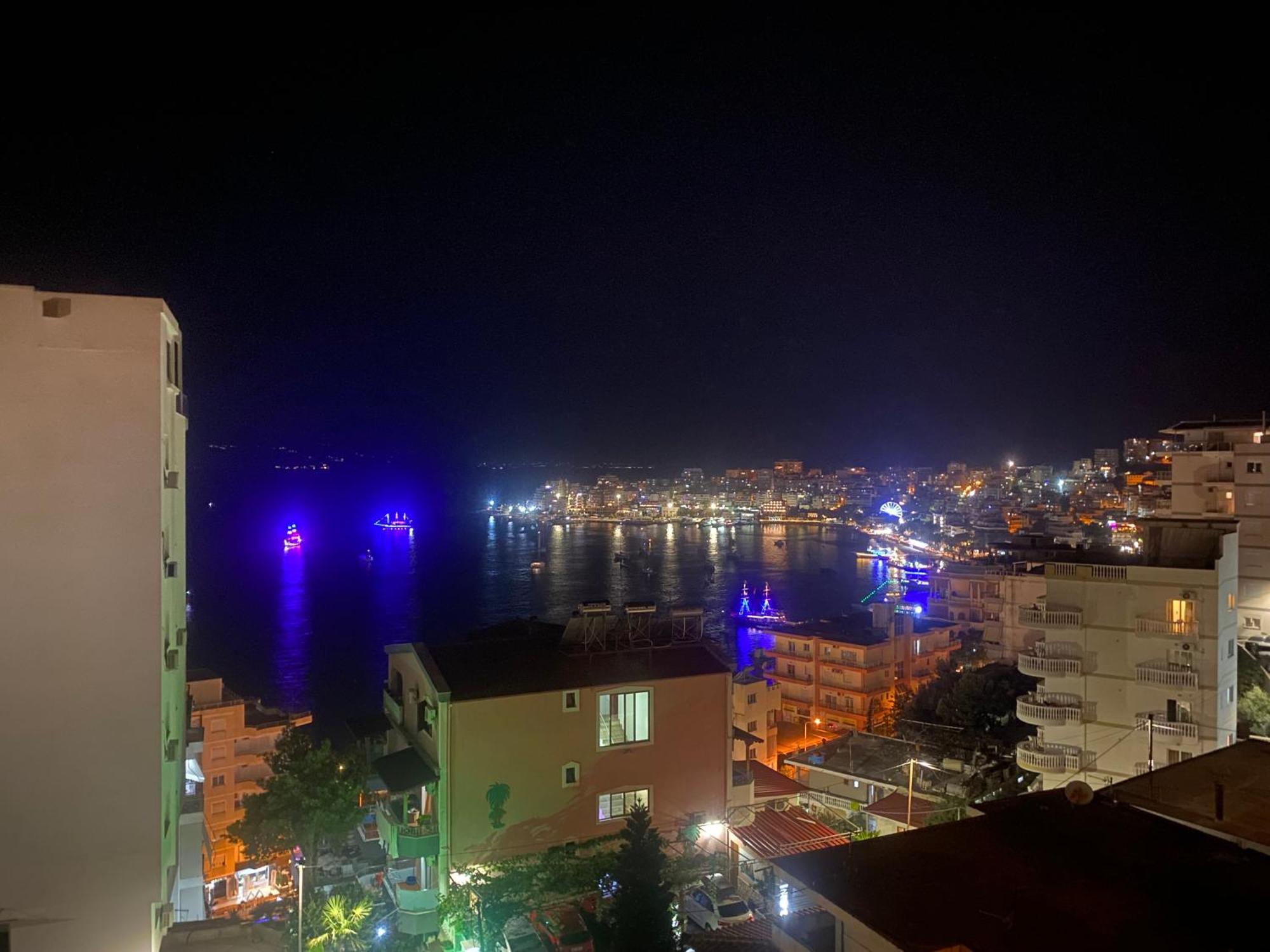 Blue Breeze Attic Apartments Sarande Bagian luar foto