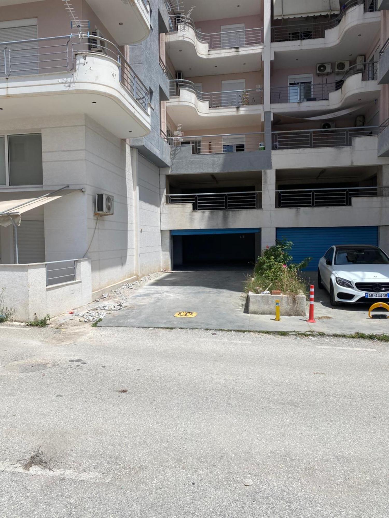 Blue Breeze Attic Apartments Sarande Bagian luar foto